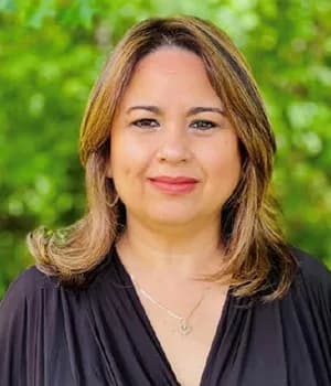 Dra. Mae Lynn Reyes-Rodríguez — LatinaCon oradora